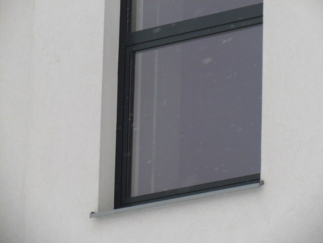 Co należy wiedzieć o właściwościach okien aluminiowych