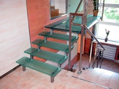 Czy szklane schody są bezpieczne