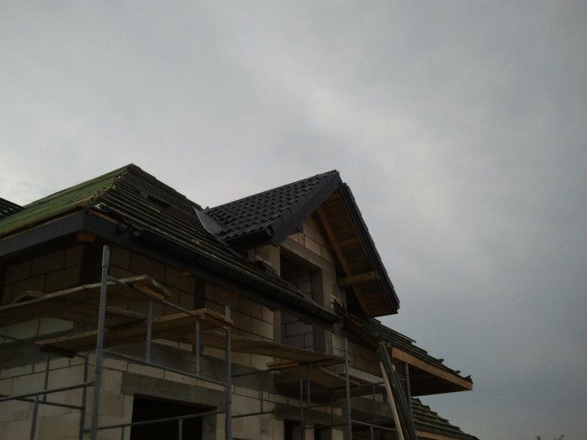 Jakie zalety posiadają bitumiczne pokrycia dachowe