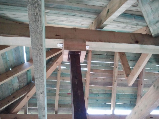 Na co zwrócić uwagę projektując drewnianą więźbę dachową